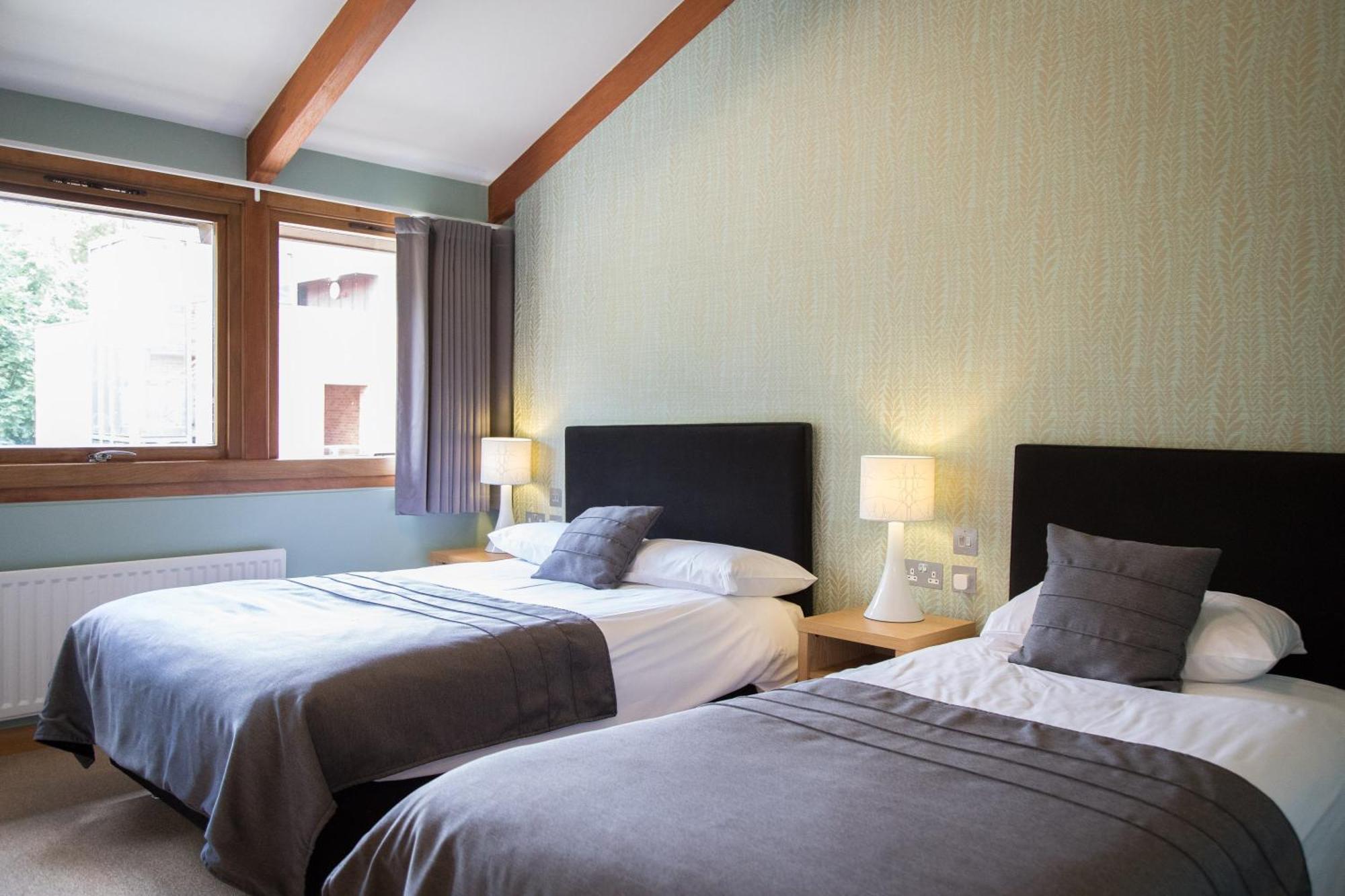 Hinxton Hall Hotel And Conference Centre ภายนอก รูปภาพ